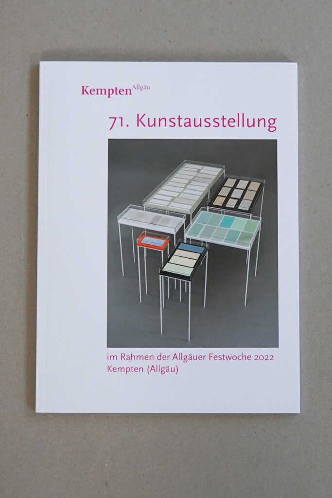 Katalog zur 71. Kunstausstellung im Rahmen der Allgäuer Festwoche 2022, buntes grafik design