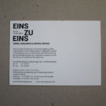 Rückseite: Einladungskarte zur Ausstellung "EINSZUEINS"