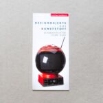 Flyer zur Ausstellung "Designobjekte aus Kunststoff" im Kunsthaus Kaufbeuren