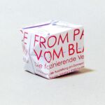 faltbare Einladungskarte zur Ausstellung "from Page to Space" im Kunsthaus Kaufbeuren